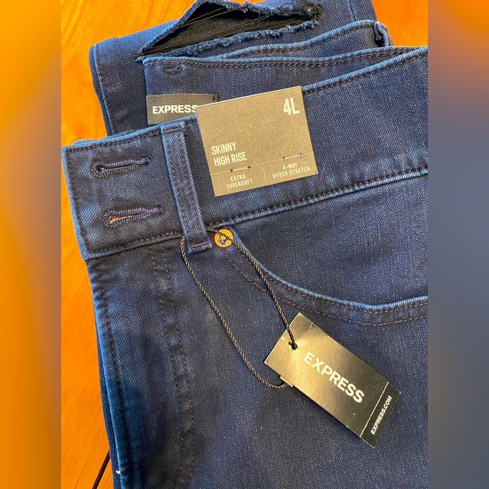 NWT Womens express skinny jeans